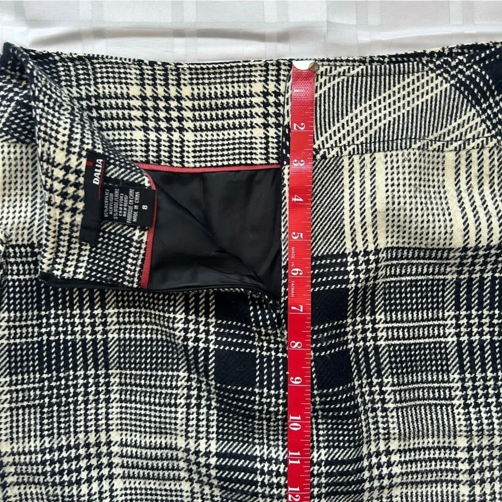 Dalia Vintage Black & White Tweed Cargo Pocket Knit Mini Skirt - Picture 11 of 12